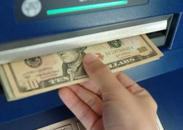 Bị cây ATM nuốt thẻ không trả tiền phải làm sao, có lấy lại thẻ được không?