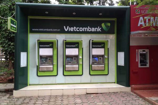 Cách đút thẻ ATM Vietcombank Visa 2