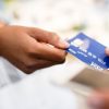 Nhờ người thân làm hộ, lấy hộ thẻ ATM ngân hàng được không?