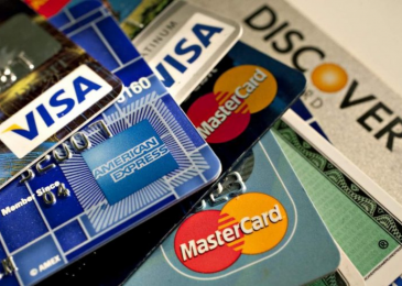 Thẻ tín dụng là gì? Thẻ ATM ghi nợ là gì? Có gì khác nhau?
