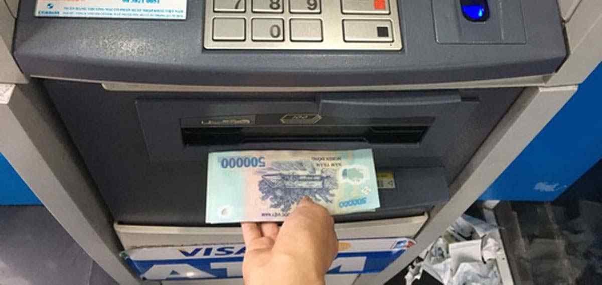 Chuyen-tien-qua-cay-ATM-Sacombank