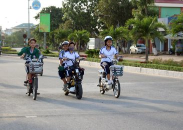 Học sinh 12 tuổi đi xe đạp điện đến trường có được không?