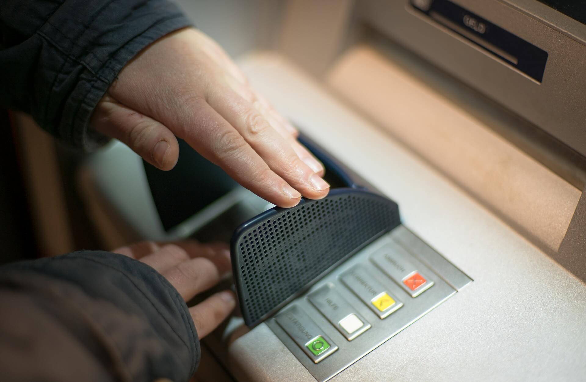 Cách rút tiền thẻ ATM Vietcombank Visa 1
