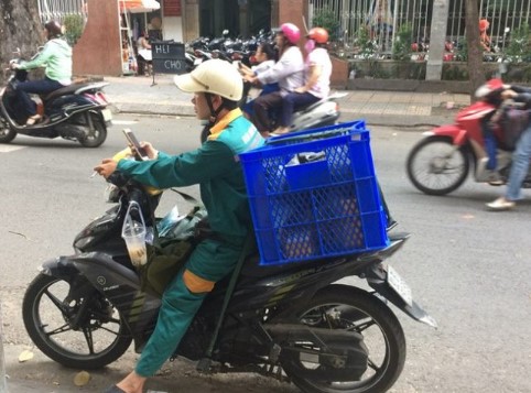 boom hàng trên shopee shipper có sao không